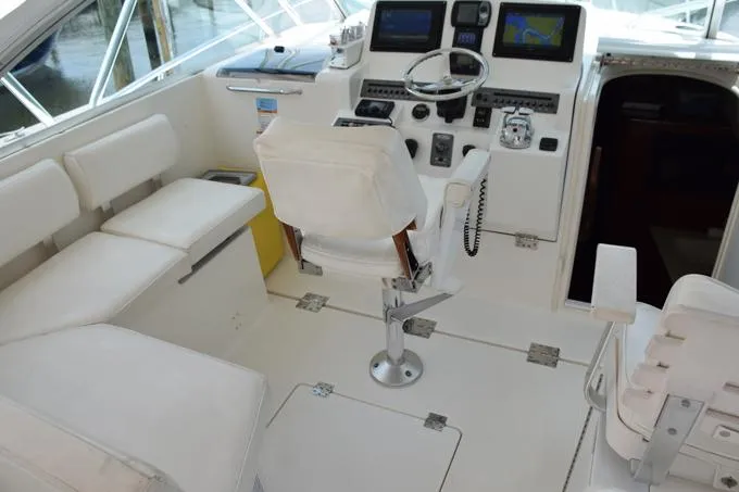 Rahiti Yacht Photos Pics Bridge Deck