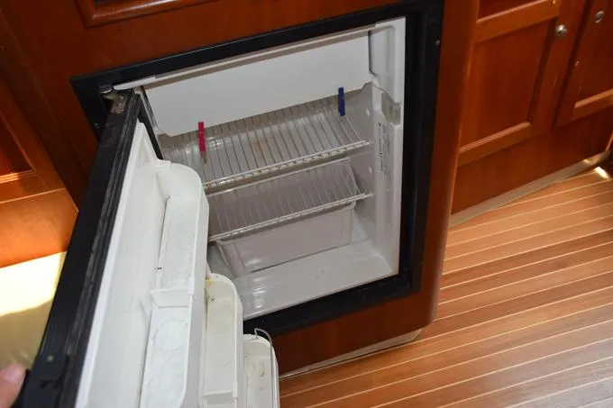 Rahiti Yacht Photos Pics Refrigerator