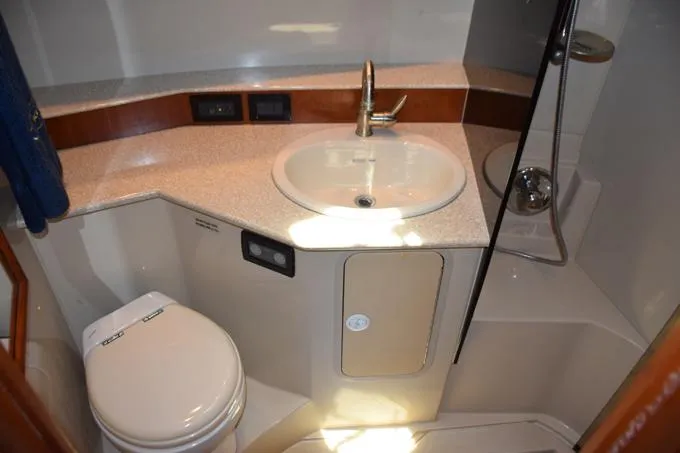 Rahiti Yacht Photos Pics Head, vanity, mirror