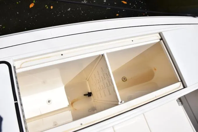 Rahiti Yacht Photos Pics Transom Livewell