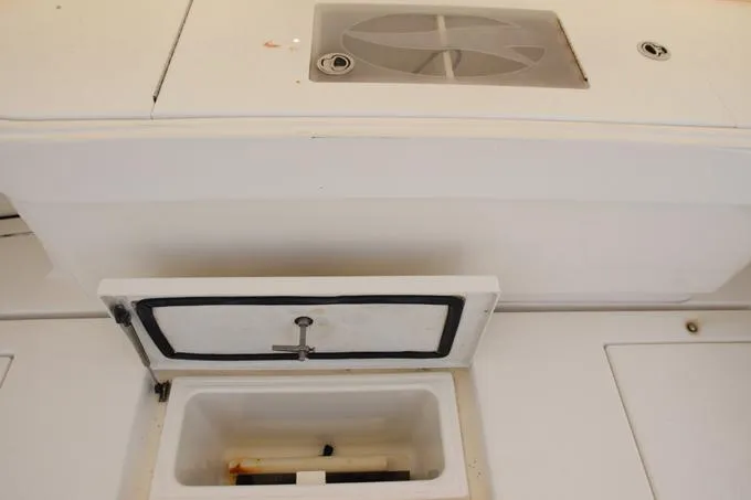 Rahiti Yacht Photos Pics Insulated removable bait cooler