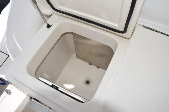 Rahiti Yacht Photos Pics One of two Freezers