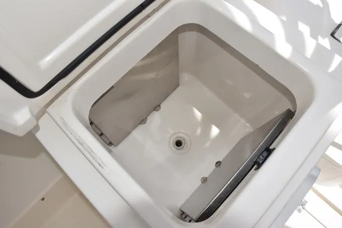 Rahiti Yacht Photos Pics Freezer two