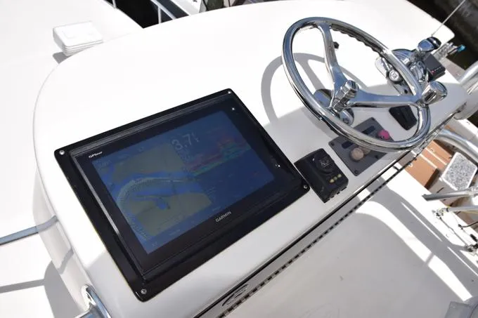 Rahiti Yacht Photos Pics Garmin at tower station