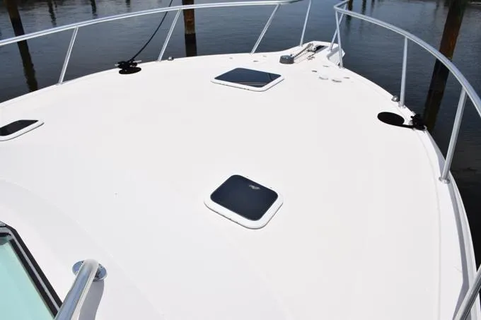Rahiti Yacht Photos Pics Foredeck with aluminum bow rail