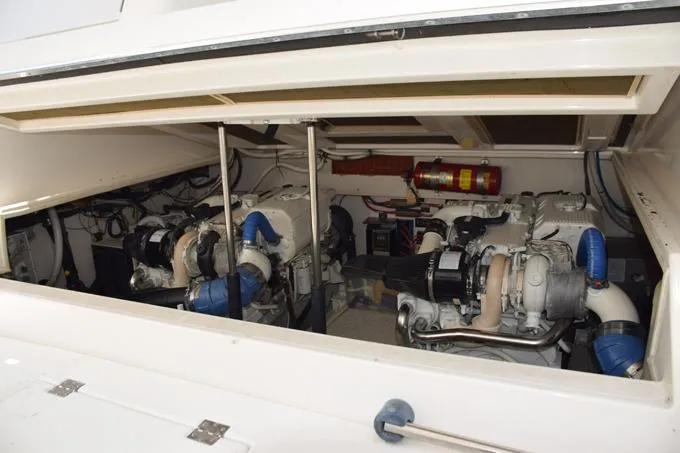 Rahiti Yacht Photos Pics Helm deck raises for full engine access