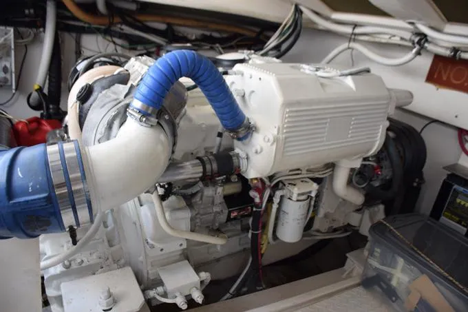 Rahiti Yacht Photos Pics Starboard motor