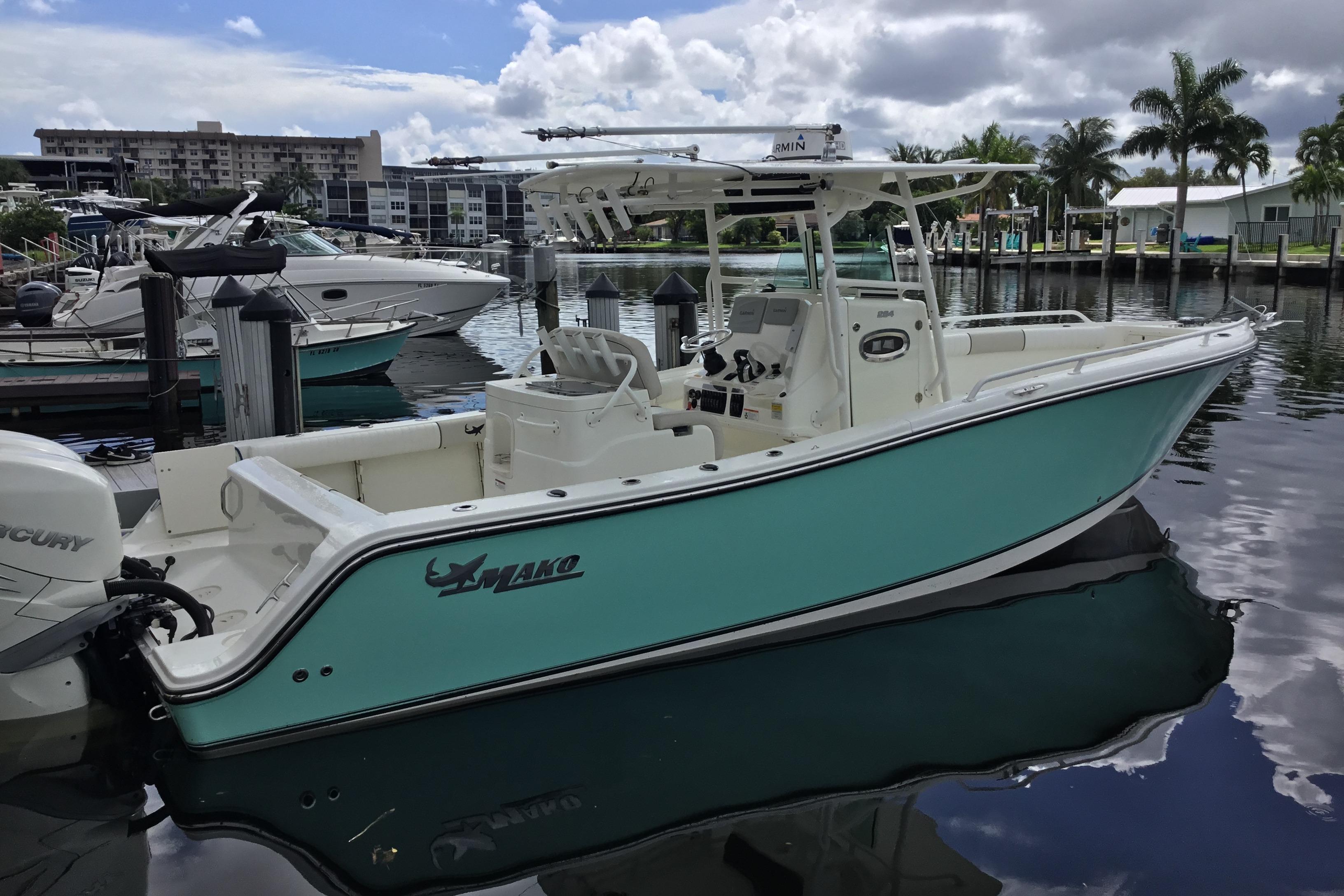 Mako 284 Center Console