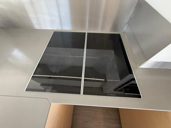 A New Hope Yacht Photos Pics Modern Bosch induction cooktop on Fountaine Pajot MY 44 yacht, 2018 model.