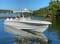 2019 Boston Whaler 330 Outrage