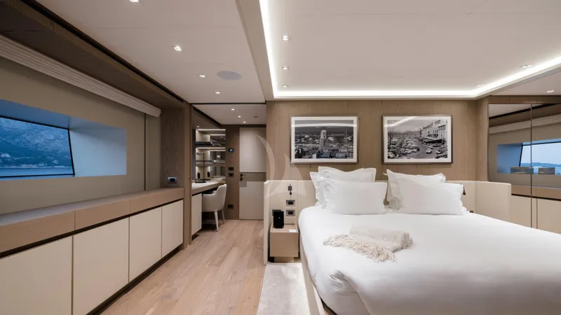 Les Bruxellois Yacht Photos Pics SANLORENZO SD 126 MASTER CABIN