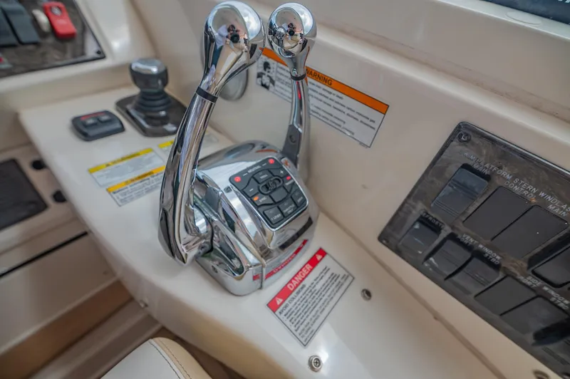 Huayruro Yacht Photos Pics 