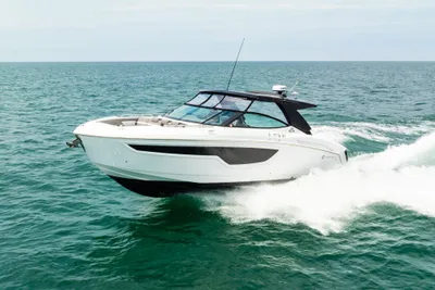 Cruisers Yachts 38 GLS Outboard