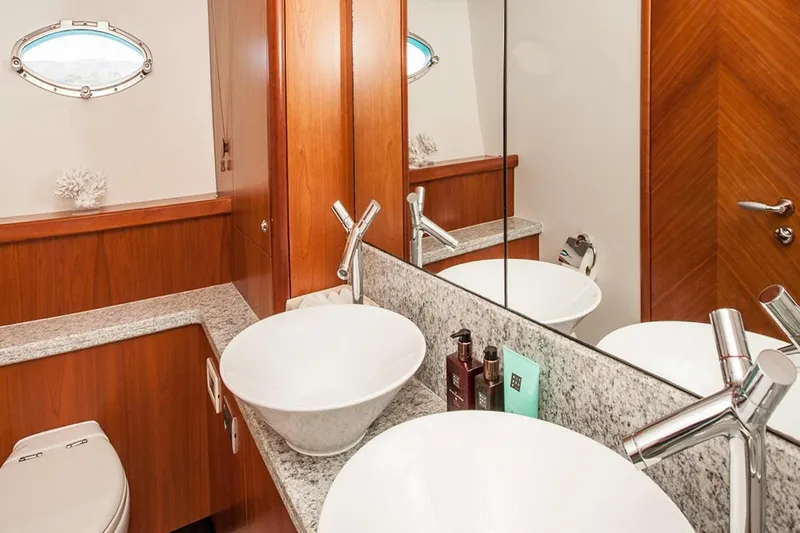 Froggy Yacht Photos Pics 