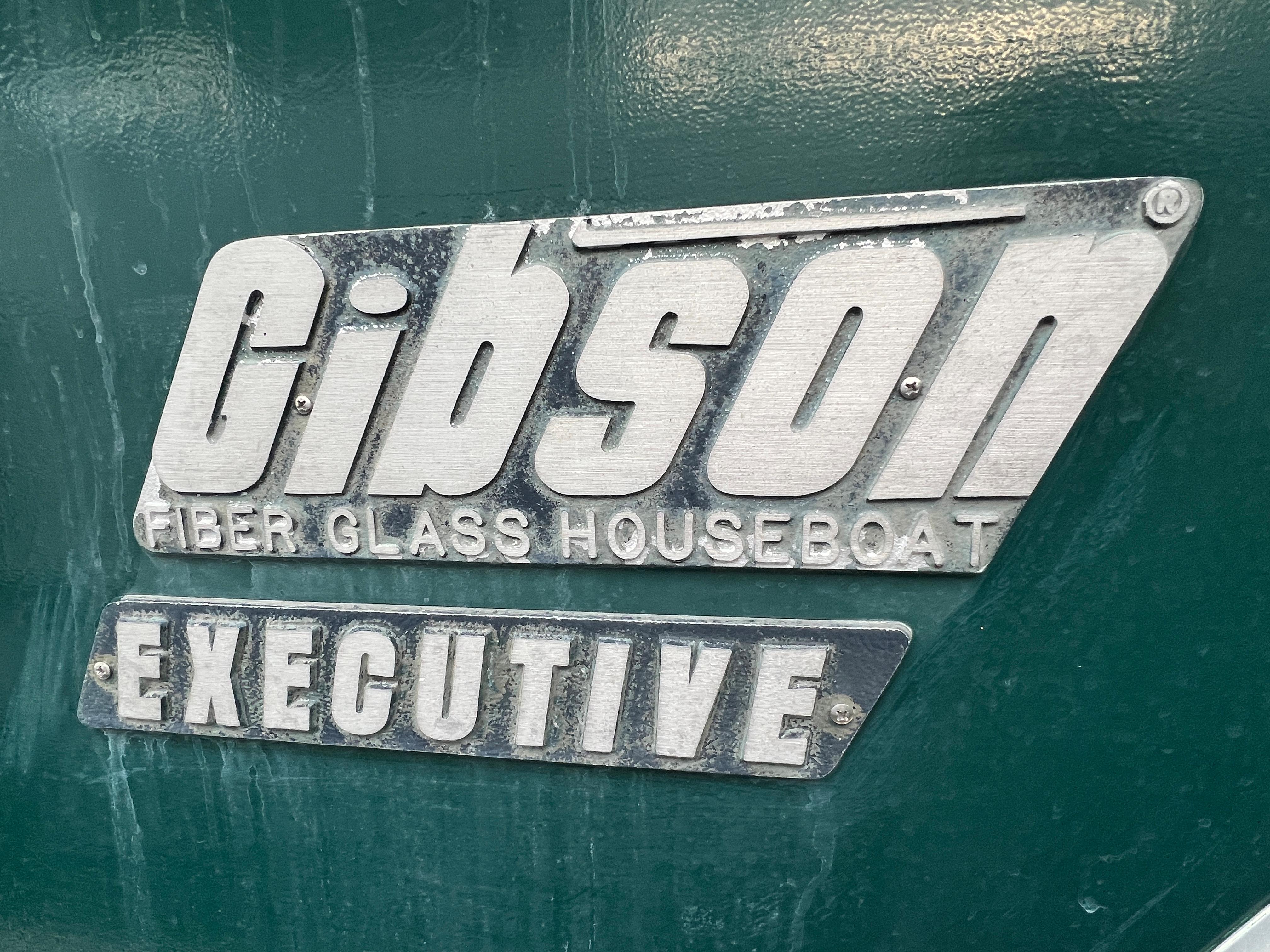 1980 Gibson 12 x 42 Executive