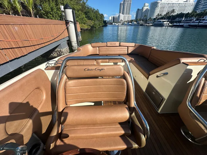 Yacht Photos Pics Interior of a 2015 Chris-Craft Launch 32 boat with leather seating.