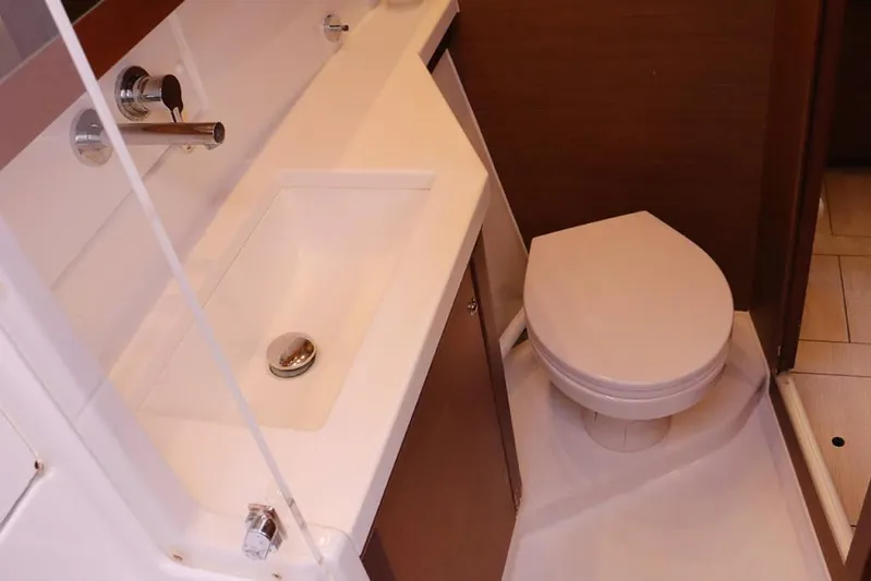 Libertas Ds Yacht Photos Pics 2019 Lagoon 450 F yacht bathroom with sink and toilet.