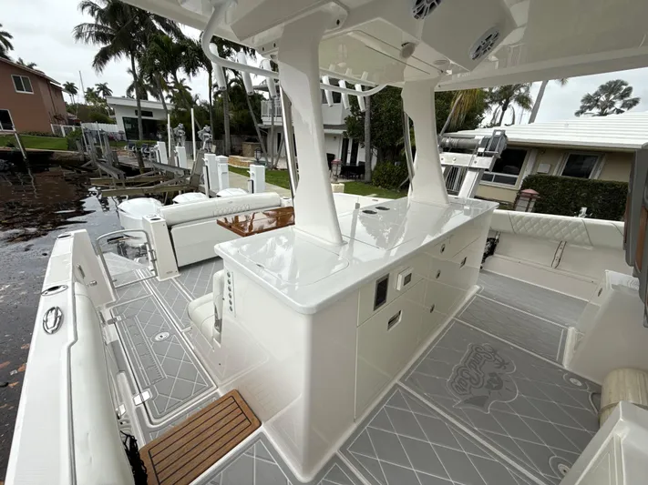  Yacht Photos Pics 2021 Regal 38 SAV boat interior with sleek design and modern amenities.