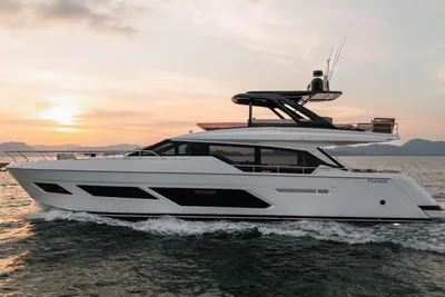 Ferretti Yachts 720