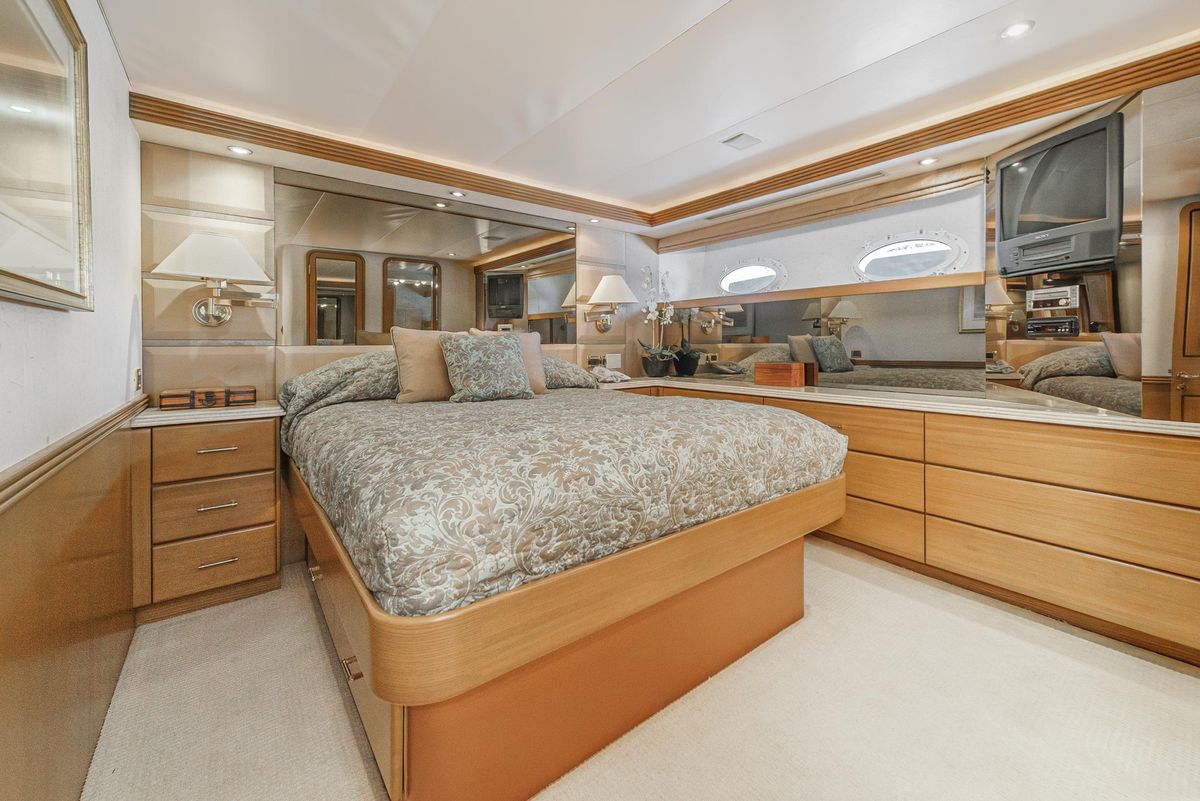 2000 Westport 112 
