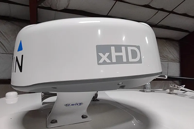  Yacht Photos Pics Radar system on 2015 Boston Whaler 285 Conquest boat, featuring xHD technology.