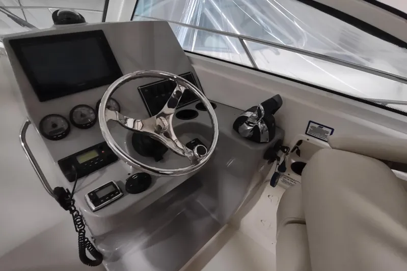  Yacht Photos Pics 2015 Boston Whaler 285 Conquest helm with steering wheel and control panel.