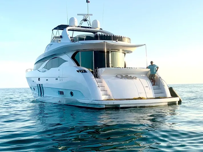 Mia Yacht Photos Pics Luxury yacht Contenzo Eagle 90, 2009 model, on calm sea.