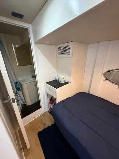 Mia Yacht Photos Pics Compact cabin in Custom Contenzo Eagle 90, year 2009.