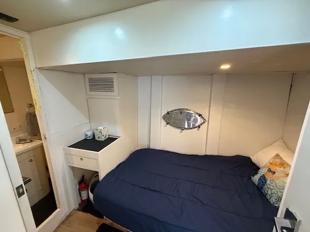 Mia Yacht Photos Pics Compact cabin in Custom Contenzo Eagle 90, 2009, featuring bed and porthole.