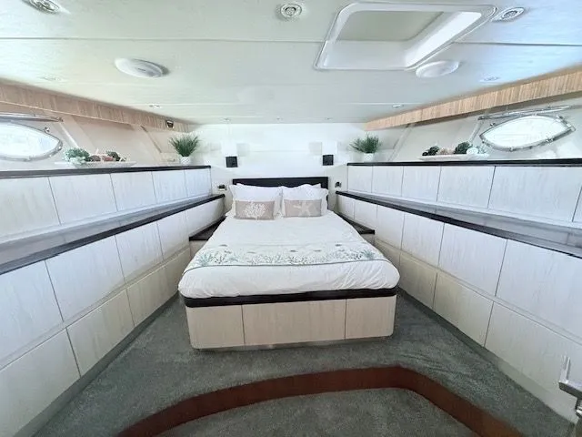 Mia Yacht Photos Pics Luxurious bedroom on the Custom Contenzo Eagle 90 yacht, year 2009.