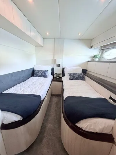 Mia Yacht Photos Pics Luxurious cabin with twin beds on Contenzo Eagle 90 yacht.