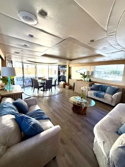 Mia Yacht Photos Pics Luxurious interior of a Custom Contenzo Eagle 90 yacht, year 2009.