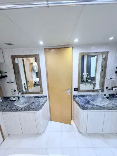 Mia Yacht Photos Pics 