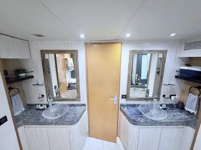 Mia Yacht Photos Pics 