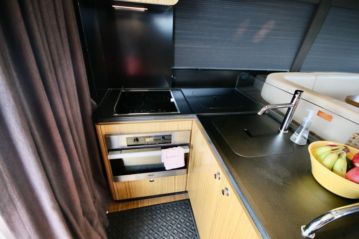2015 Azimut 43 