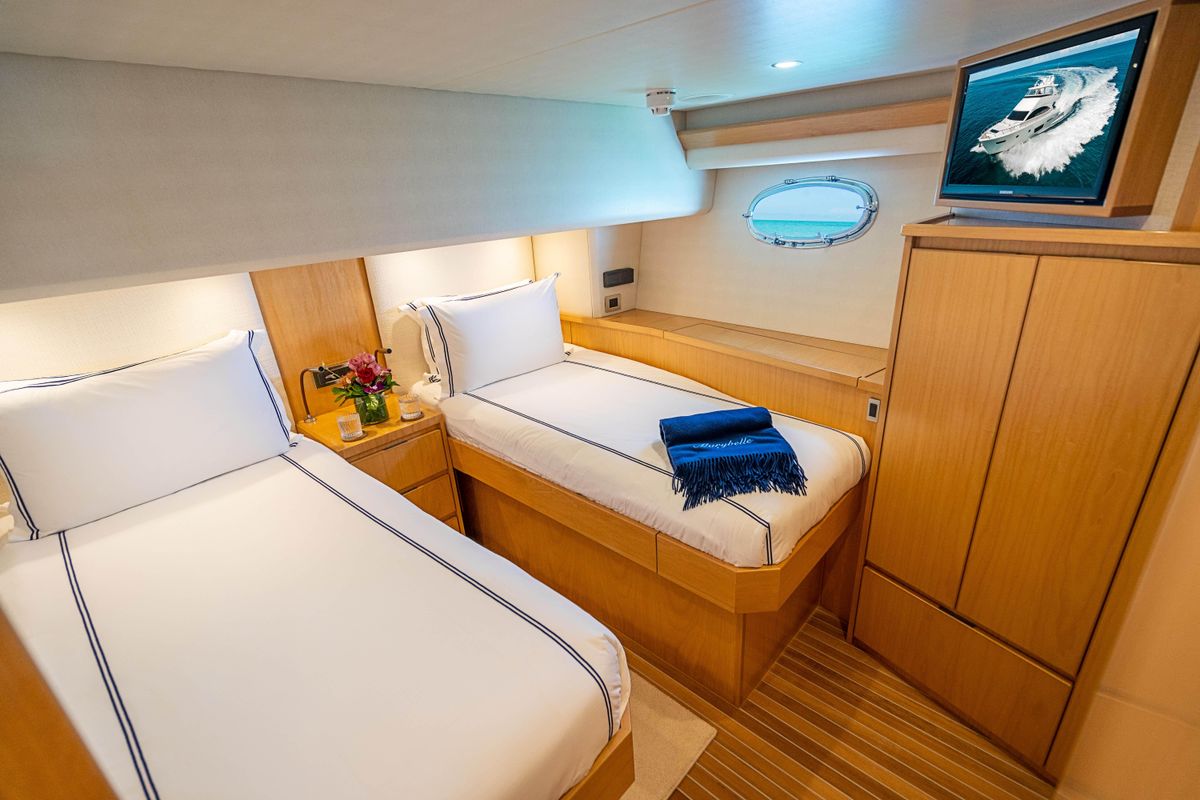 2017 Viking 82 