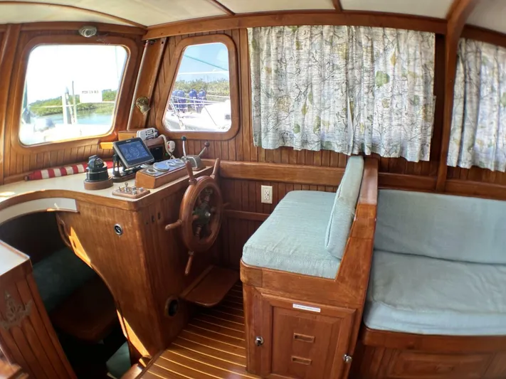 Whiskey River Yacht Photos Pics 