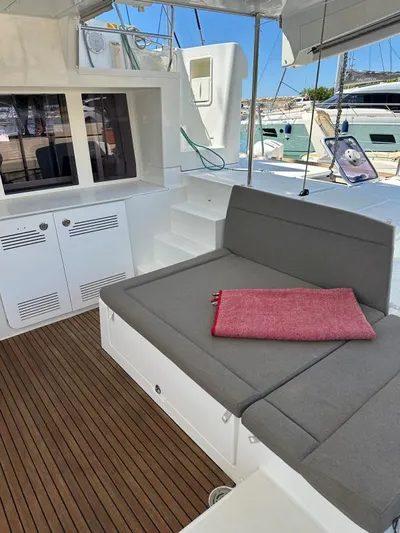 Angels Share Yacht Photos Pics Outdoor seating area on a 2015 Lagoon 450 F catamaran with a red towel.