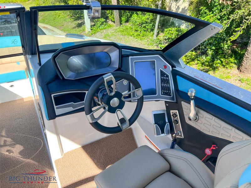 2023 MasterCraft X24