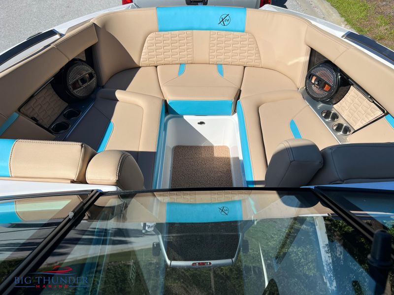 2023 MasterCraft X24