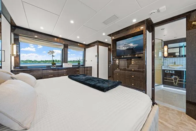 Obsession Yacht Photos Pics Master Looking Aft