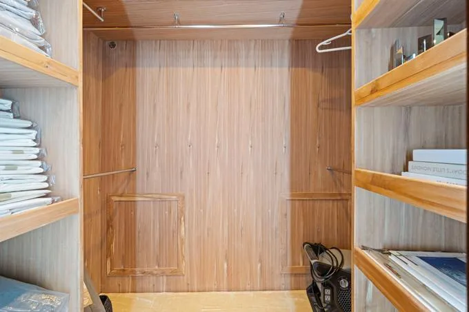 Obsession Yacht Photos Pics Master Walk-In Locker