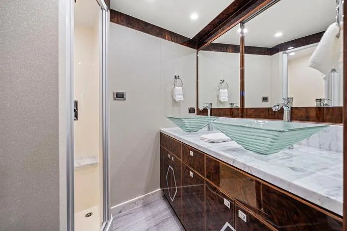 Obsession Yacht Photos Pics Forward VIP Head