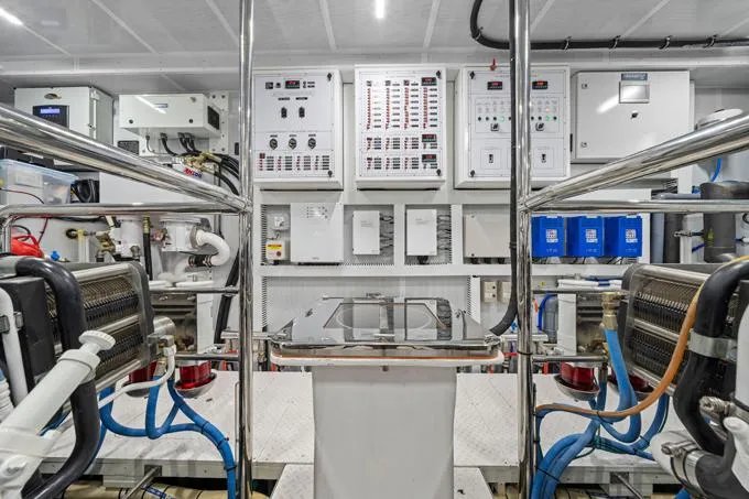 Obsession Yacht Photos Pics Engine Room Forward