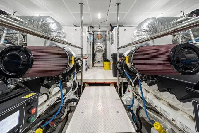Obsession Yacht Photos Pics Engine Room Looking Aft