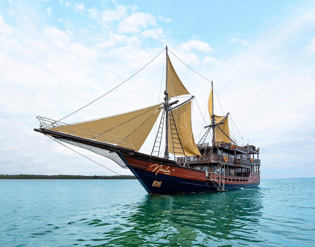 Big online phinisi sailing ship mahogany ship