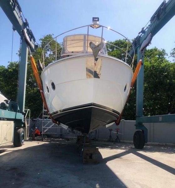 2013 Carver 34 Flybridge Command Bridge