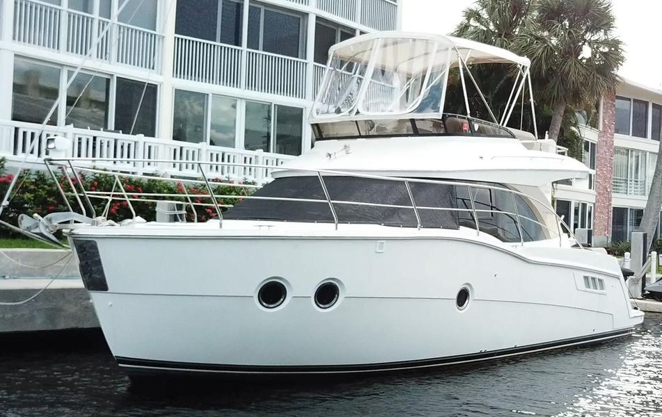 2013 Carver 34 Flybridge Command Bridge