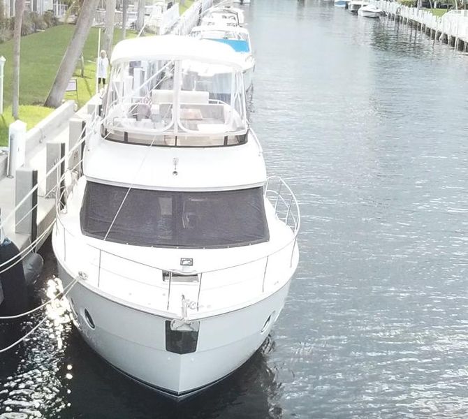 2013 Carver 34 Flybridge Command Bridge