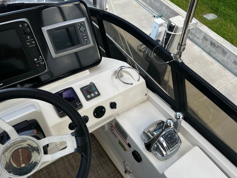 2013 Carver 34 Flybridge Command Bridge